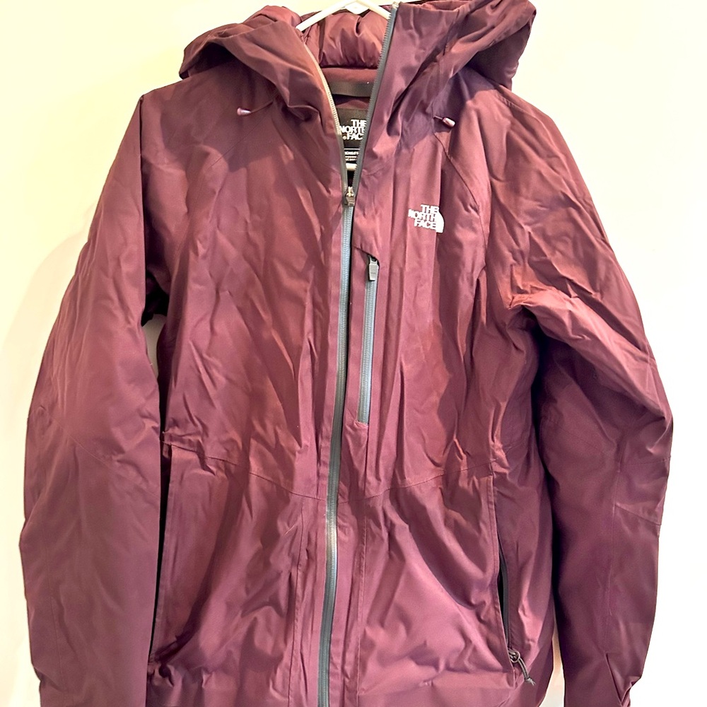 Women’s ski jacket size small. Like new.  Burgundy.
